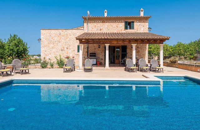Finca Cas General with pool for 8 in Santa Eugenia