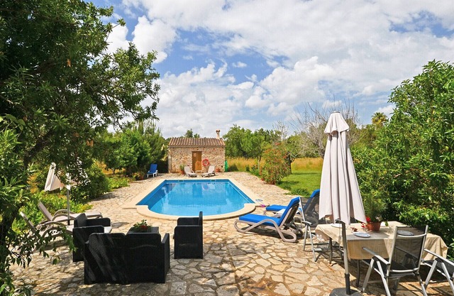 FINCA EN EL CAMPO CON PISCINA, GRAN JARDÍN, PRIVACIDAD TOTAL Y PIN-PON