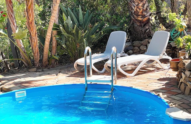 Finca, great private pool & garden, sea and mountain views, 15 min. to the coast