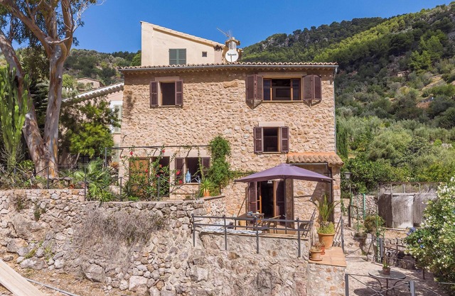 Finca "Sa Teulera" with Mountain Views, Wi-Fi, Air Conditioning, Terrace and Garden