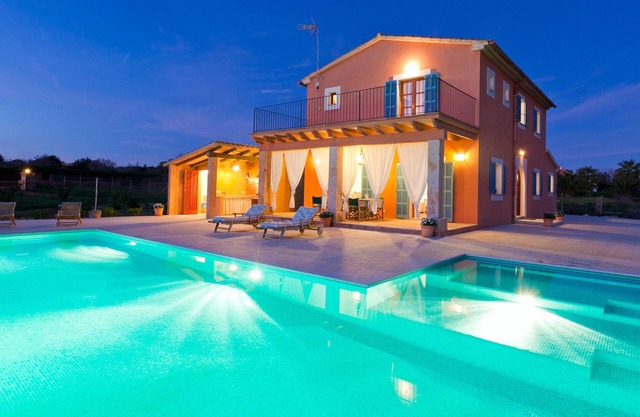 Finca-Villa Son Drach, large private pool 12x4m, wifi, BBQ, 2 km beaches