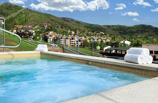 𝐅𝐢𝐧𝐝𝐢𝐧𝐠 𝐌𝐞𝐢𝐥𝐢 Ski-In/Out Steamboat Resort. Amenities Included. 3BR