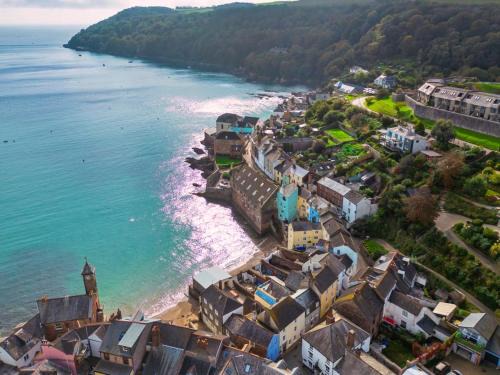 Finest Retreats - Blue Monkey