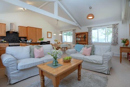 Finest Retreats- Little Dunley - Oaktree Cottage