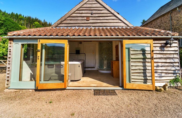 Finest Retreats | Porcupine Point - Exotic Animal Sanctuary