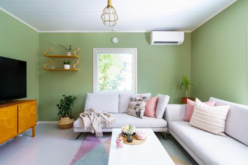 Finnish Heritage Villa, Outdoor Sauna & Hot Tub