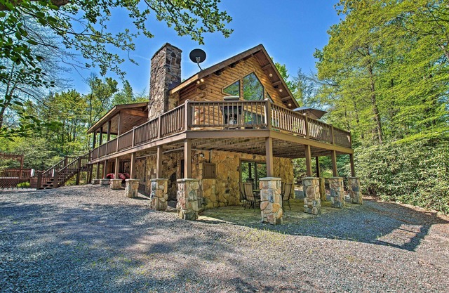 Fire Pit & Hot Tub: Poconos Family Cabin!