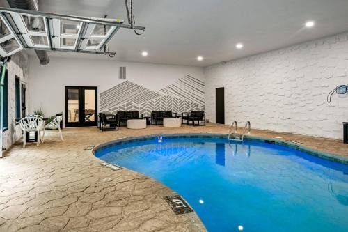 Firefly Mountain Suites by AvantStay Fun Group Escape with Shared Pool & Game Room