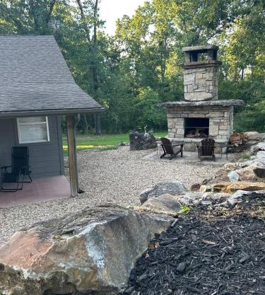 Fireplace Lodge -1 mile to Golf Course & 4 to lake