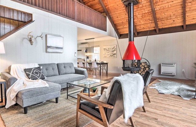 ‘Fireside Lodge:’ A-Frame in Bryce Resort w/Decks