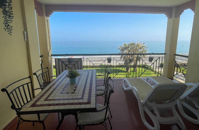 First line Beach apartment