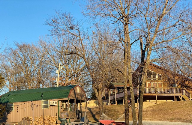 FISHERMEN FRIENDS & FAMILIES! Enjoy a fun winter getaway at the lake.