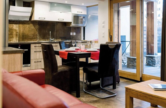 FITZ-ROY * LES CHALETS D'HINOUKA AT THE FOOT OF THE SLOPES TO SERRE CHEVALIER