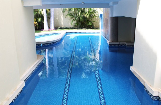 Five bedroom holiday house with pool