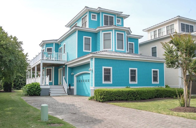 Five Minute Walk to the Beach Sleeps 11