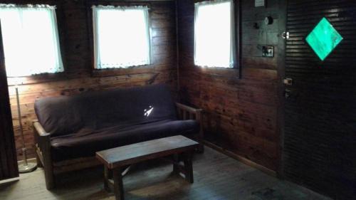 Five Points Lake Hamilton Cabin 2