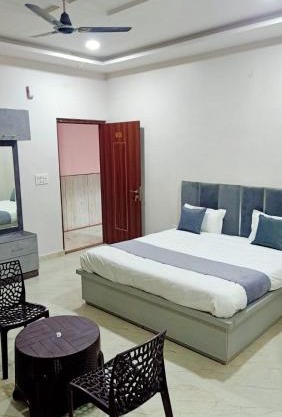 FIVE STAR HOTEl