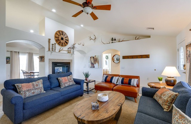 Flagstaff Home w/Hot Tub & Mountain Views