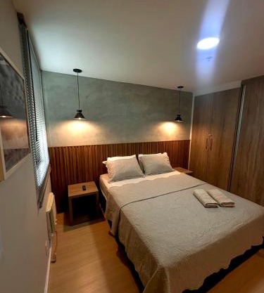 Flat completo no Edifício Prime - Centro de Itaboraí - com vista para praça central da cidade