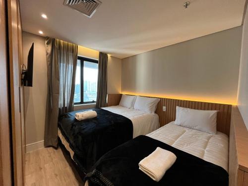 Flat Hotel Slaviero GRU 2 Quartos até 6p | Delfhy