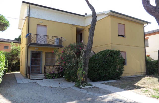 Flat in a villa surrounded by garden