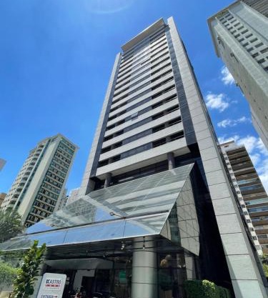 Flat no hotel Q. Paulista nos Jardins, com sacada!