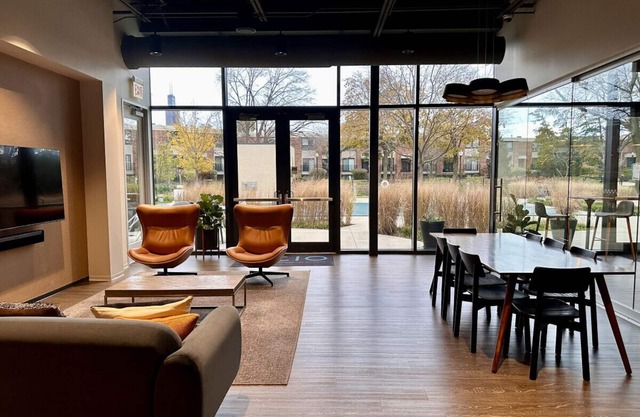 Flexhome Medical District 1BR - Pool + Gym (CHI30)