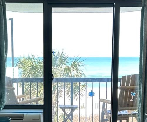 Flip Flop at Compass Cove