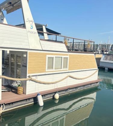 Floating house SOPHY
