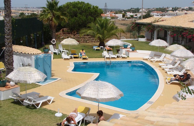 Flor do Vale Apartments - self Cathering