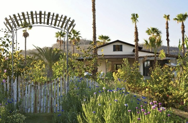 Flora Farms - gorgeous cottage