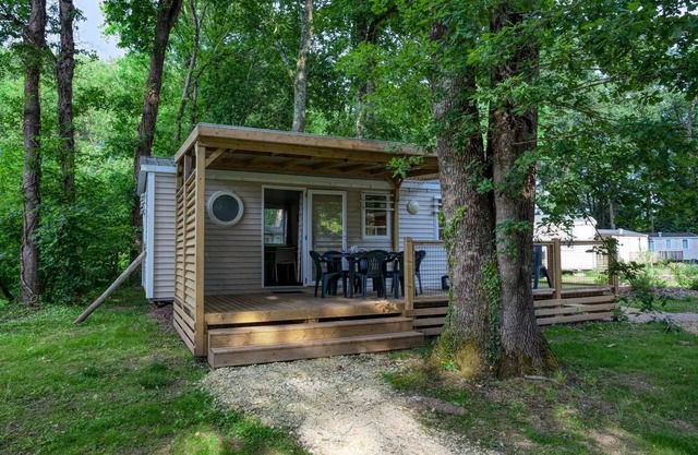 Flower Camping LES BERGES DE LA DORDOGNE * - Mobil-Home Standard 30m2 Trémolat - 3 bedrooms + Terrace semi-covered 6 people