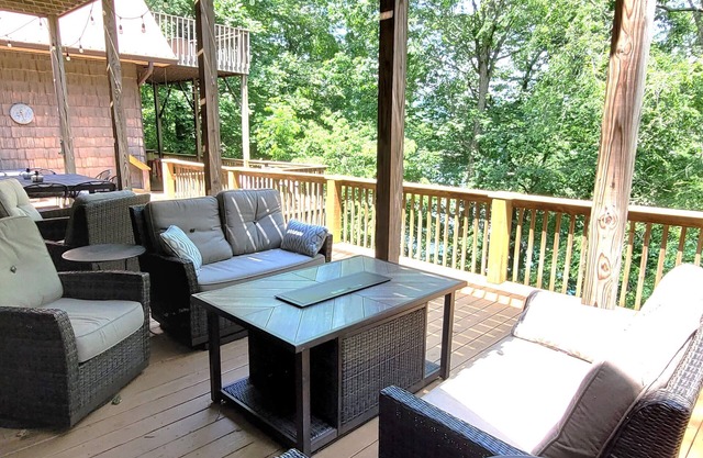 Flyers'Landing-Lakefront Home with 6 Bedrooms & Private Dock