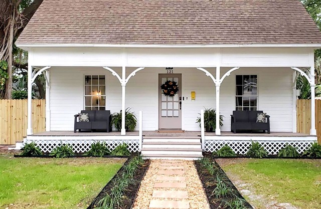 Fogarty Manor - Close to downtown and beaches, no cleaning
