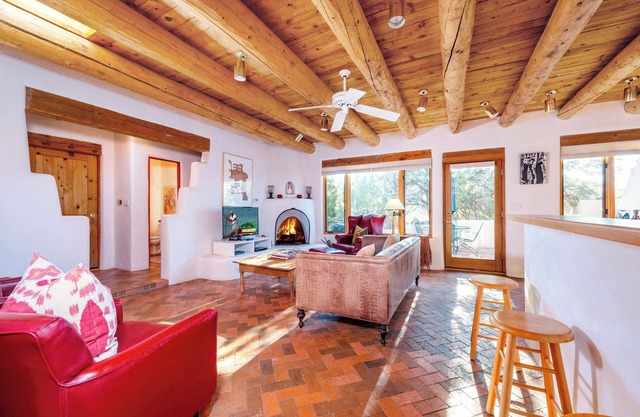 Foothills Retreat- Patios| Rooftop Deck|Quiet|2BR