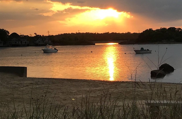 Footsteps from Broad Cove 5 min walk to Onset Village