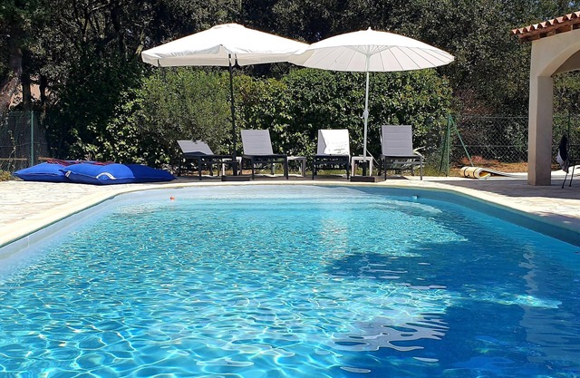 For a serene stay! Villa with garden & pool close to Uzès perfect for 2 family
