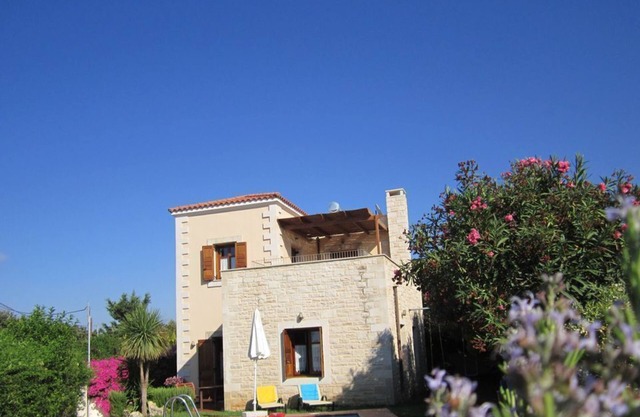 For Digital Nomads, Retired people, families, with private pool, view, beaches.