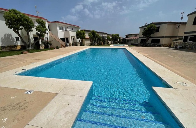 Forcat - Apartamento bajo con jardín y piscina