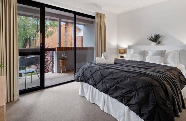 Forest Edge Villa | Family Friendly | Walk To Town