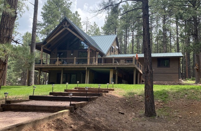 Forest Lakes Mountain Getaway, newer luxury cabin 4/3ba 2815sq feet