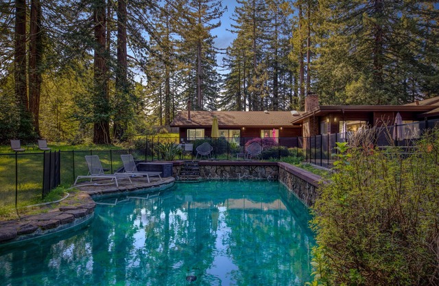Forest Ridge - Private Estate w/Hot Tub and Sauna