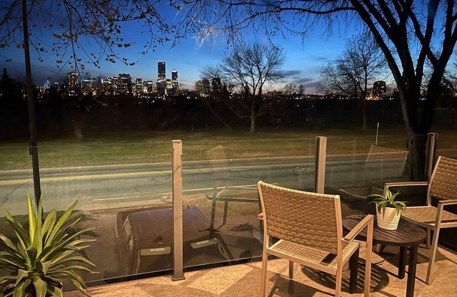 Forest - Upscale Executive Home, King Bed w/AC