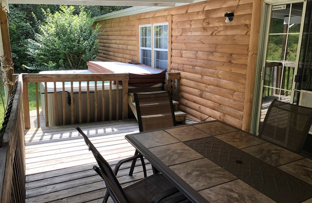 Forest View-Hillside Cabin-Family Cabin-Private Bathroom