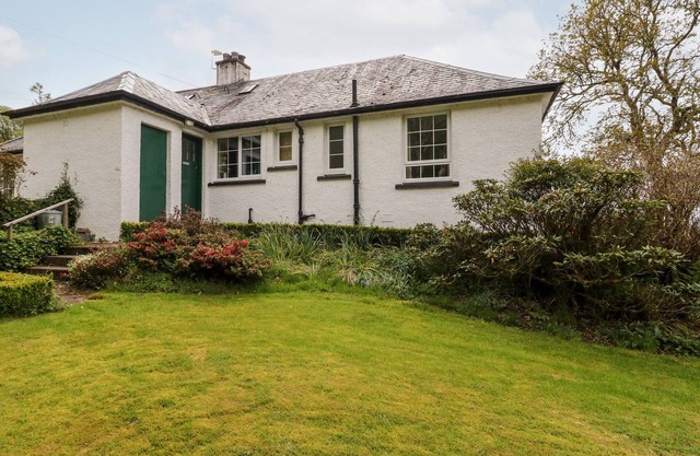 FORESTER'S COTTAGE, with open fire in Kilmartin
