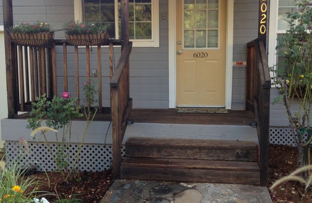 Foresthill Getaway is located in town and close to many wedding sites.