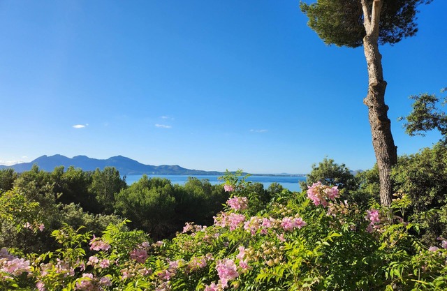 Formentor La Closerie 2 to 4 persons. Panoramic sea view, beach access on foot.