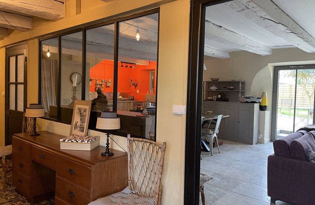 Former colony ideal for large family or several couples. 12/14pers