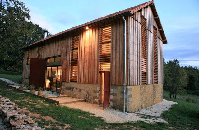 FORMER TABACCO BARN FULLY RENOVATED AS LOFT & PRIVATE HEATED POOL CLOSE SARLAT