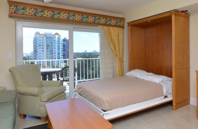 Fort Lauderdale Beach Resort-11th Floor Corner Unit-Ocean & Inter-Costal Views
